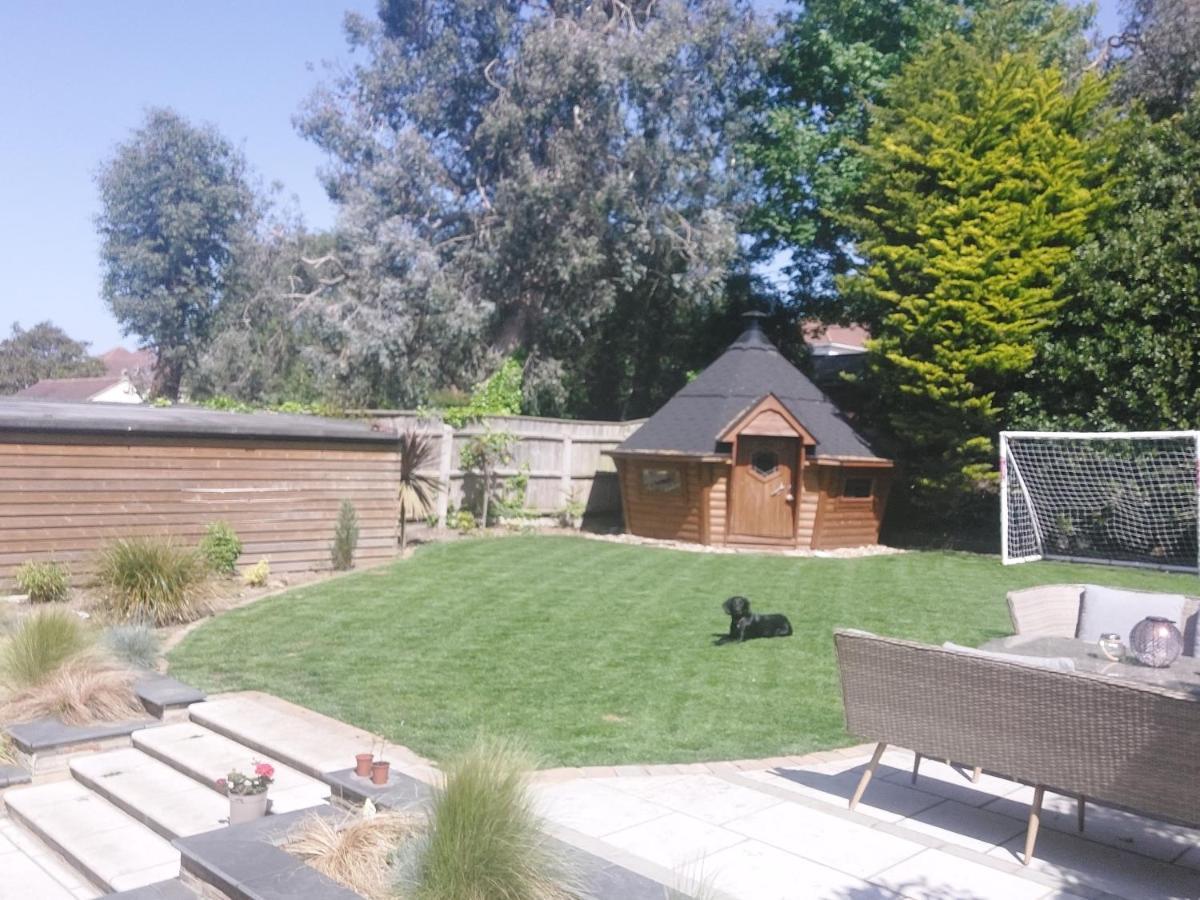 Beach House, With Bbq Lodge And Hot Tub! Борнмут Екстер'єр фото